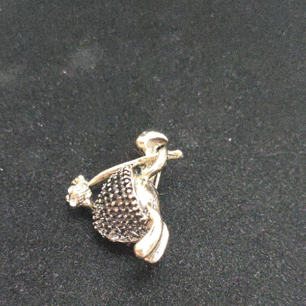 Turtle W/Sack Of Stuff On A Stick Brooch